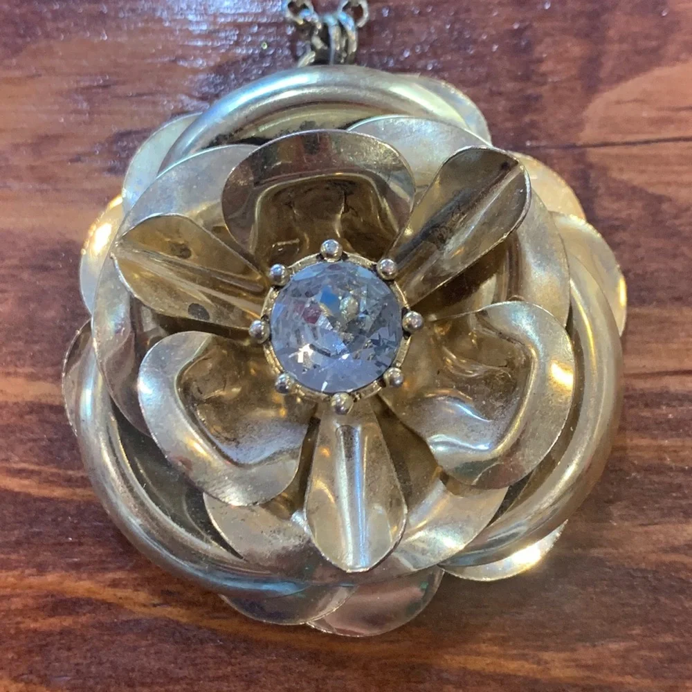 Vintage Betsey Johnson Gold 3D Rose Flower Necklace - Picture 4 of 17